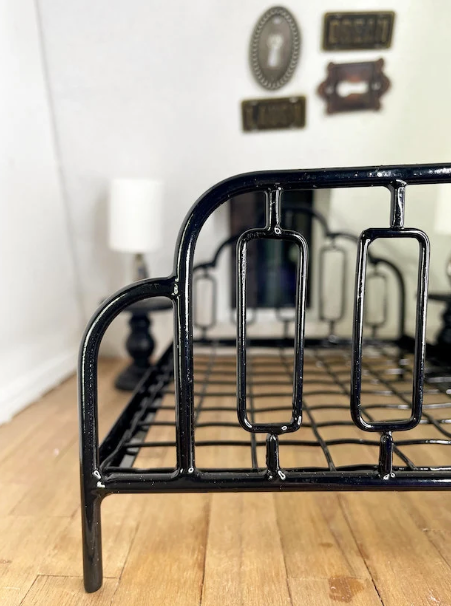 1:12 Scale Dollhouse Sillhoutee Bed