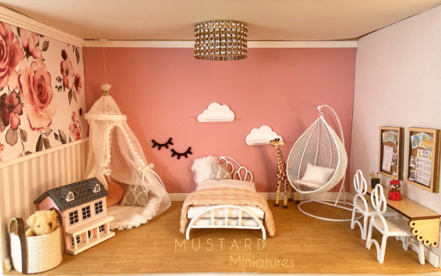 1:12 Scale Dollhouse Giraffe, Girls Room Accessory