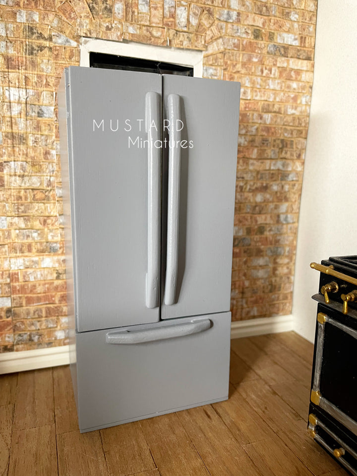 1:12 Scale Dollhouse Miniature Refrigerator, operating light