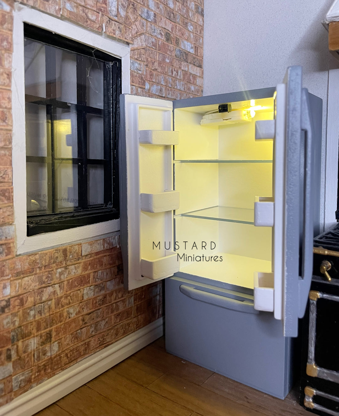 1:12 Scale Dollhouse Miniature Refrigerator, operating light