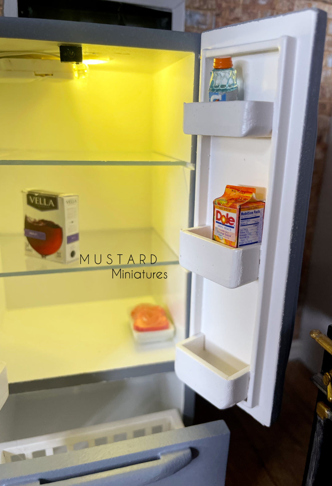 1:12 Scale Dollhouse Miniature Refrigerator, operating light