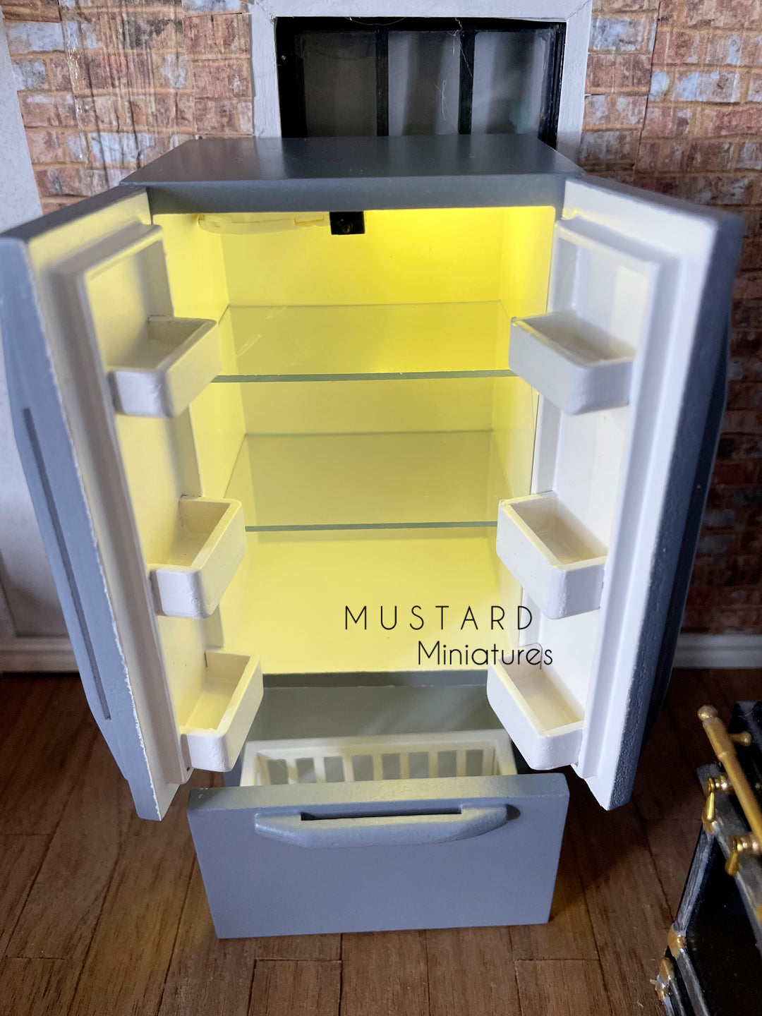 1:12 Scale Dollhouse Miniature Refrigerator, operating light