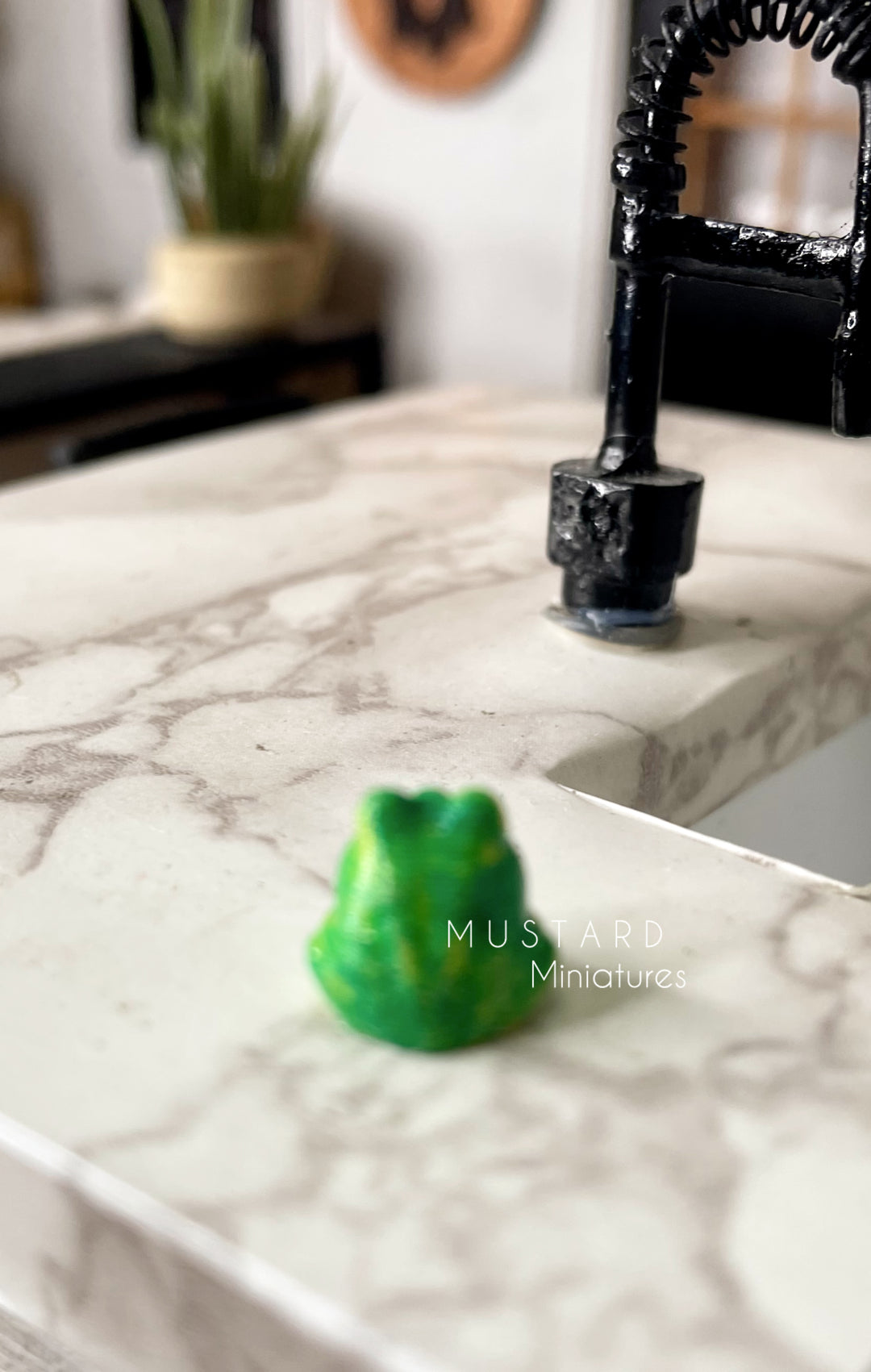 Dollhouse Kitchen Frog, Sponge included: Miniature Sponge holder