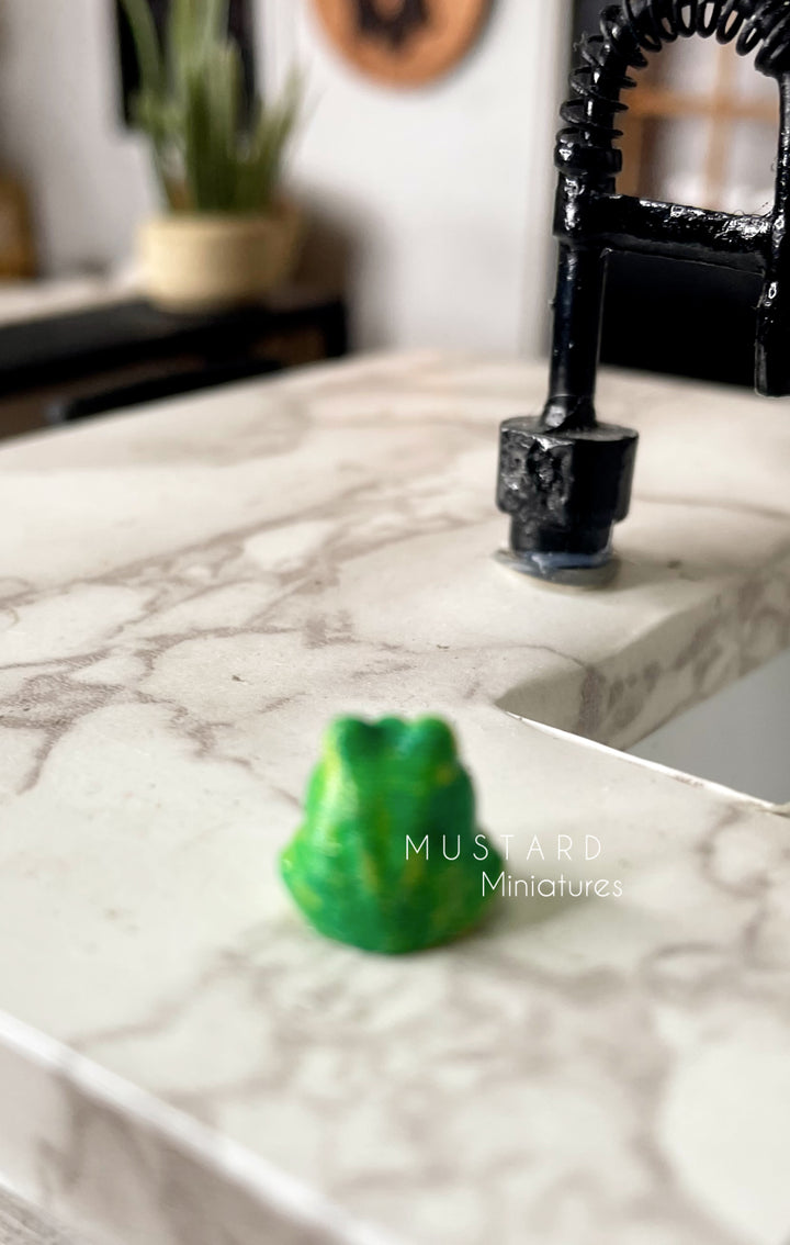 Dollhouse Kitchen Frog, Sponge included: Miniature Sponge holder