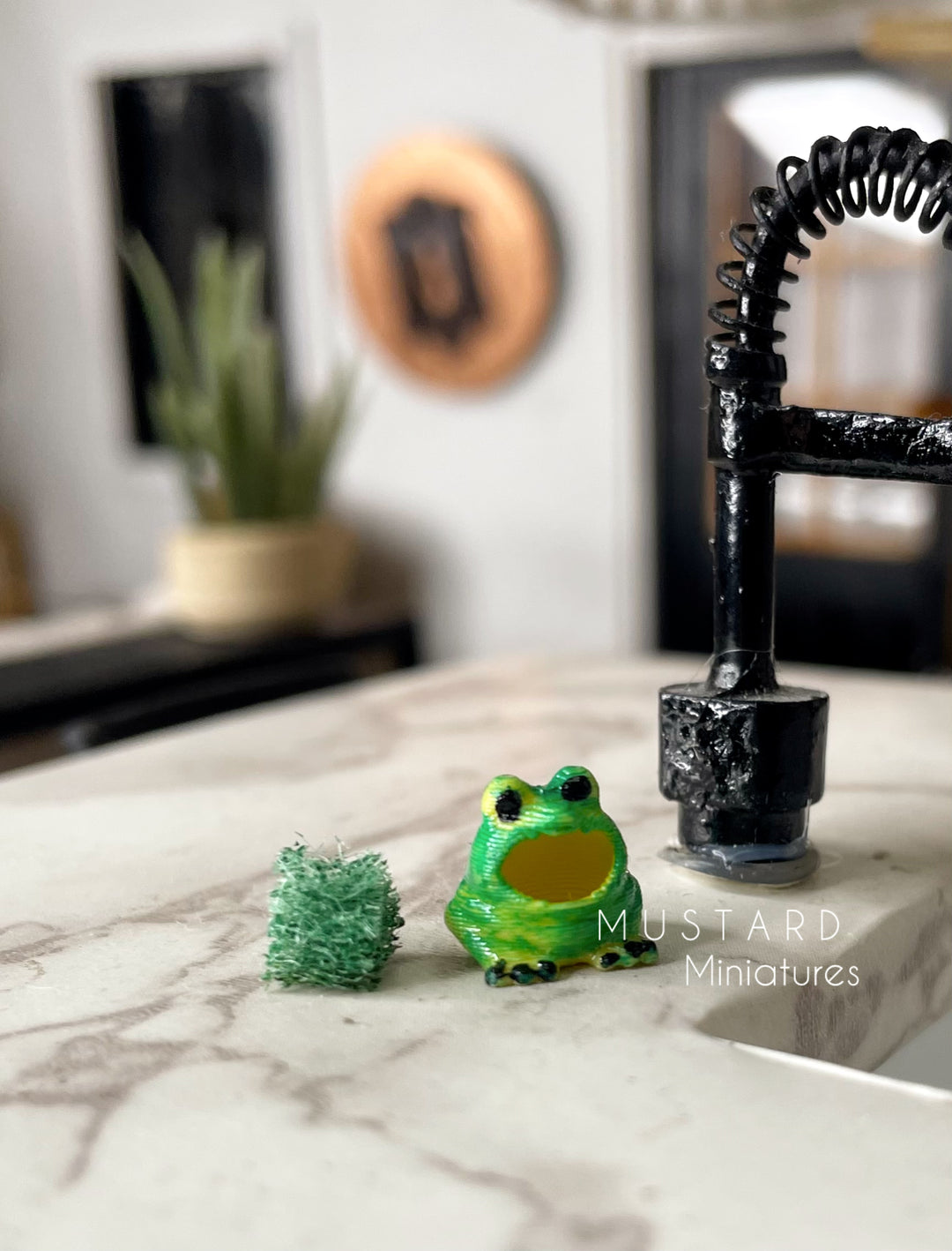 Dollhouse Kitchen Frog, Sponge included: Miniature Sponge holder