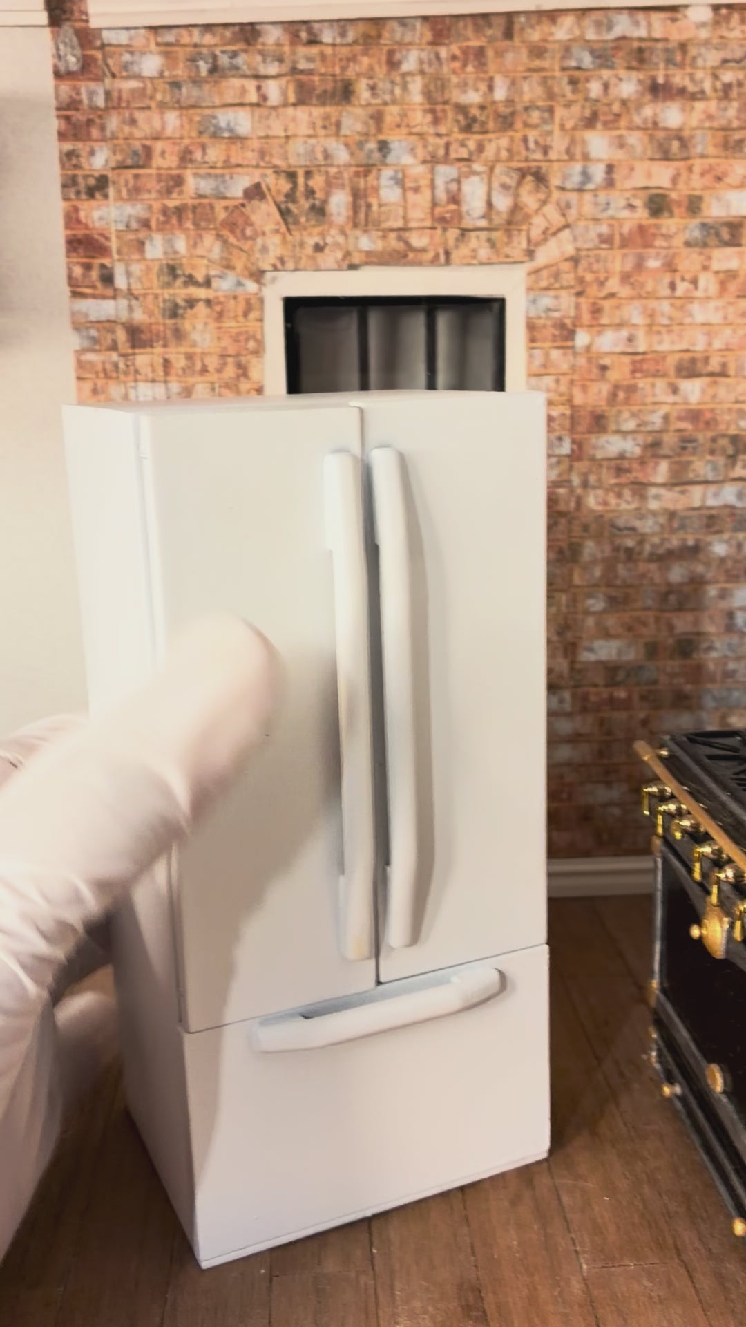 1:12 Scale Dollhouse Miniature White Refrigerator with operating light