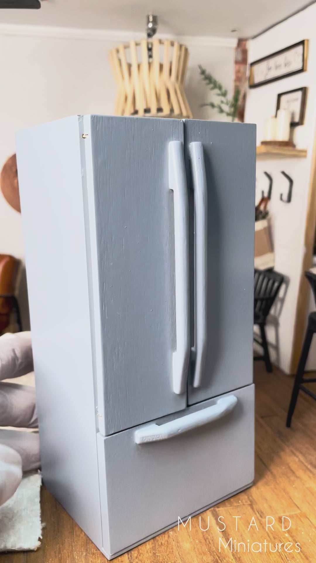 1:12 Scale Dollhouse Miniature Refrigerator, operating light