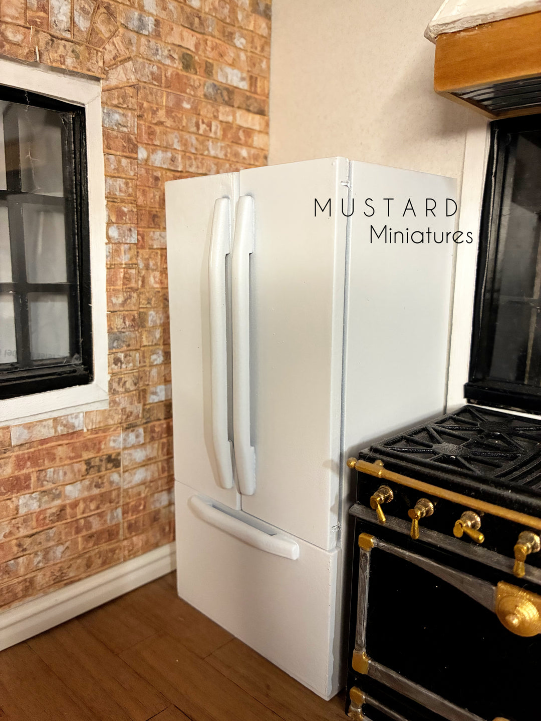 1:12 Scale Dollhouse Miniature White Refrigerator with operating light